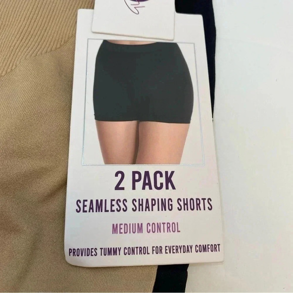 Gloria Vanderbilt two pair medium Shapeware NWT - Picture 2 of 5